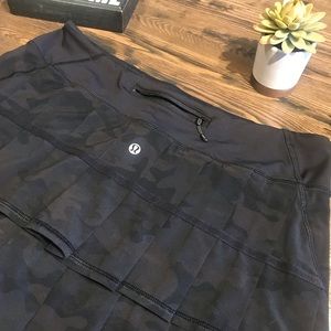 Lululemon Black Camo Skirt / Skort sz8